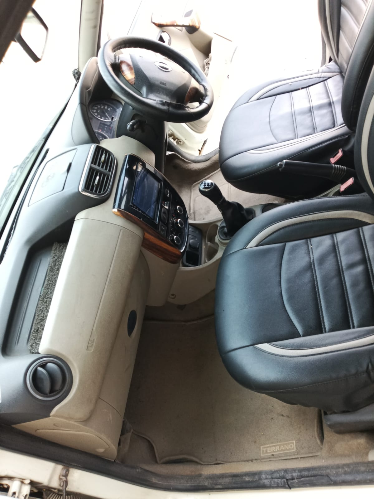 Dashboard, gear lever, and front seat condition during interior inspection